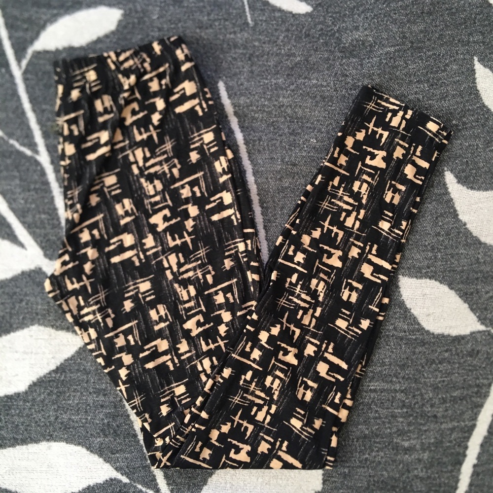 • Eye Candy • Black & Beige Patterned Leggings